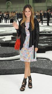 Rachel Bilson feet photo thumbnail