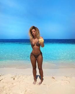 Jena Frumes feet photo thumbnail