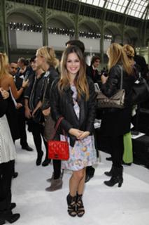 Rachel Bilson feet photo thumbnail