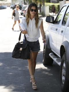Rachel Bilson feet photo thumbnail