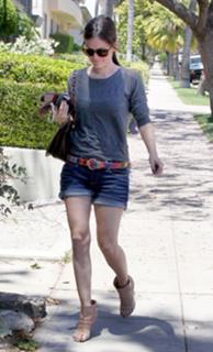 Rachel Bilson feet photo thumbnail