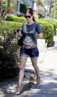 Rachel Bilson feet photo thumbnail