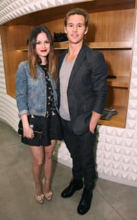 Rachel Bilson feet photo thumbnail