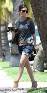 Rachel Bilson feet photo thumbnail