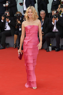 Naomi Watts feet photo thumbnail