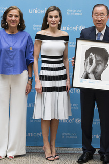 Queen Letizia of Spain feet photo thumbnail