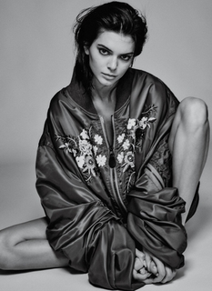 Kendall Jenner feet photo thumbnail