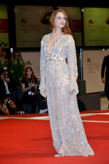 Emma Stone feet photo thumbnail