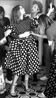 Anne Hathaway feet photo thumbnail
