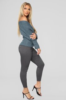 Lauren R. Wood feet photo thumbnail