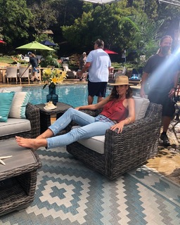 Cindy Crawford feet photo thumbnail