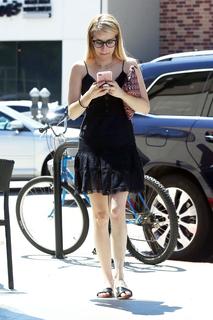 Emma Roberts feet photo thumbnail