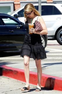 Emma Roberts feet photo thumbnail