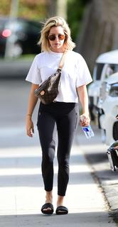 Ashley Tisdale feet photo thumbnail