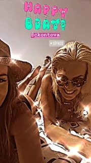 Athina Oikonomakou feet photo thumbnail