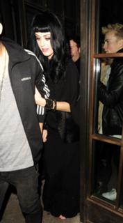 Katy Perry feet photo thumbnail