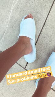Lucy Mecklenburgh feet photo thumbnail