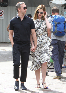 Anne Hathaway feet photo thumbnail