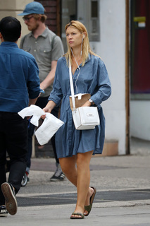 Claire Danes feet photo thumbnail