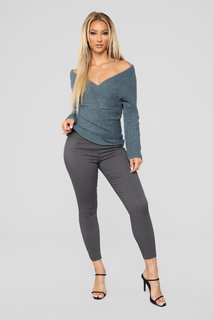 Lauren R. Wood feet photo thumbnail