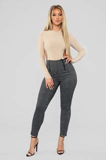 Lauren R. Wood feet photo thumbnail