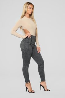 Lauren R. Wood feet photo thumbnail