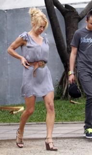 Pamela Anderson feet photo thumbnail