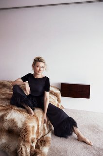 Cate Blanchett feet photo thumbnail