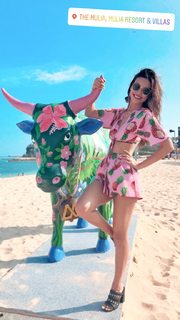 Victoria Justice feet photo thumbnail