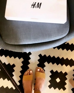 Athina Oikonomakou feet photo thumbnail