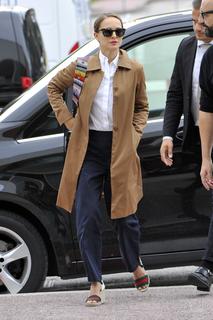 Natalie Portman feet photo thumbnail