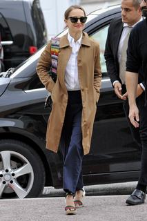 Natalie Portman feet photo thumbnail