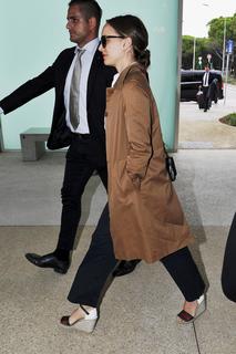 Natalie Portman feet photo thumbnail