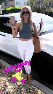 Julianne Hough feet photo thumbnail