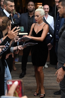 Lady Gaga feet photo thumbnail