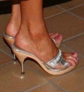 Paris Hilton feet photo thumbnail