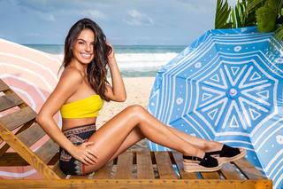 Isis Valverde feet photo thumbnail