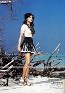 Dia Mirza feet photo thumbnail