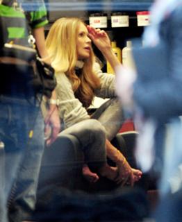 Elle Macpherson feet photo thumbnail