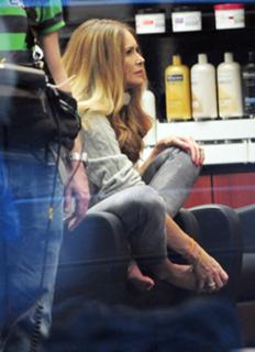 Elle Macpherson feet photo thumbnail
