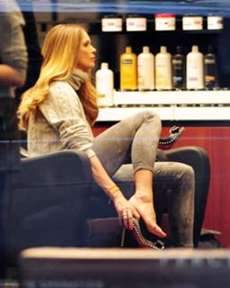 Elle Macpherson feet photo thumbnail
