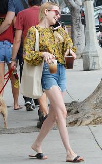 Emma Roberts feet photo thumbnail