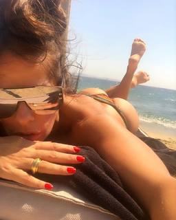 Adriane Galisteu feet photo thumbnail
