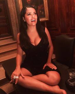 Salma Hayek feet photo thumbnail