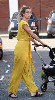 Ferne McCann feet photo thumbnail