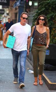 Cindy Crawford feet photo thumbnail