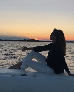 Cindy Crawford feet photo thumbnail