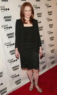 Julianne Moore feet photo thumbnail