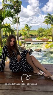 Xenia Tchoumitcheva feet photo thumbnail