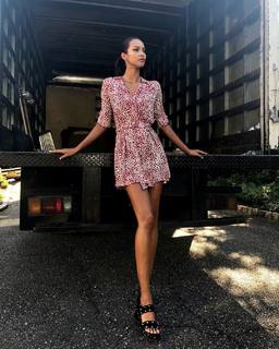 Lais Ribeiro feet photo thumbnail